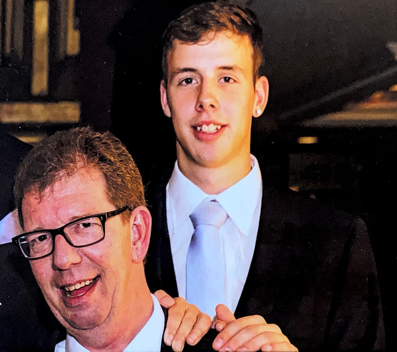 Hans verloor zijn vader: ‘Mijn levensstijl stond haaks tegenover zijn geloofsleven’