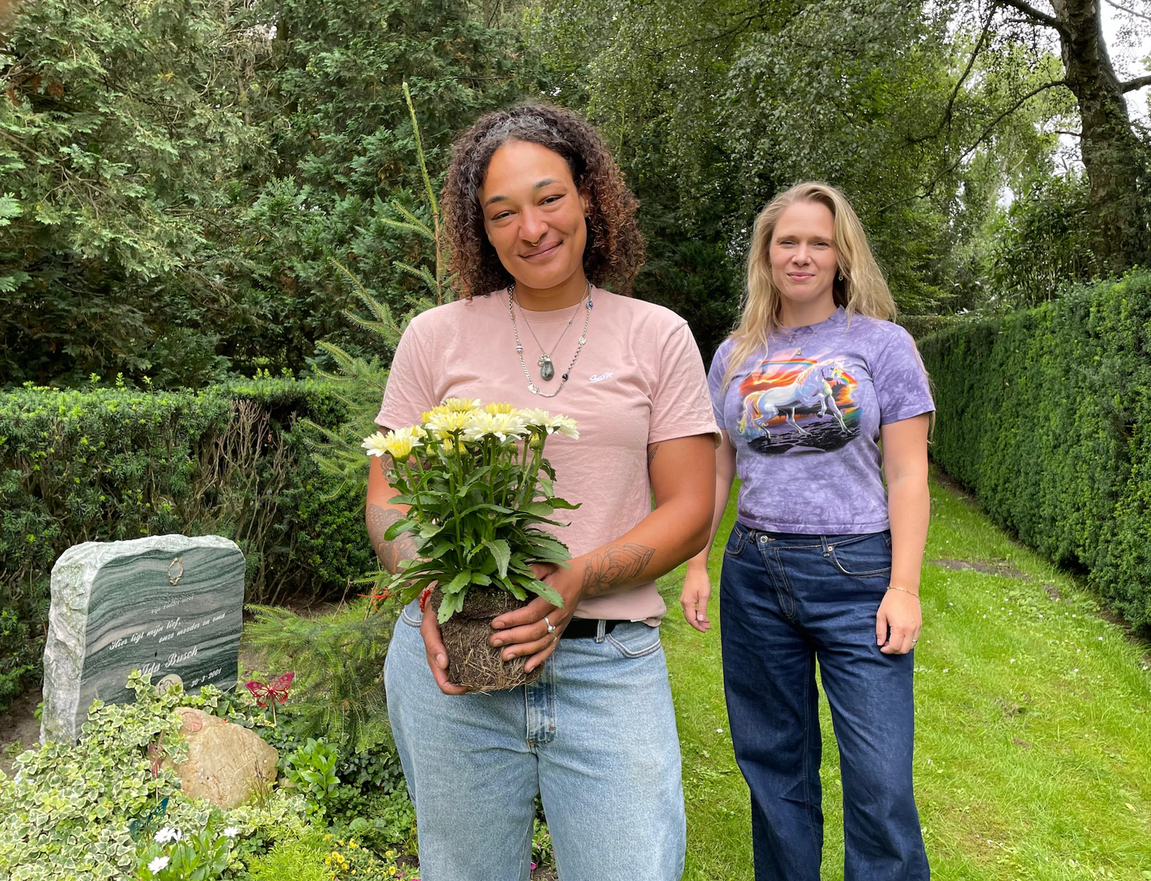 Robin verliest plotseling haar moeder: “Ik ben op straat om hulp gaan schreeuwen”