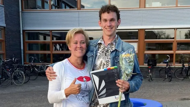 Het leven van de achttienjarige Luut was nog maar net begonnen toen hij in juni 2025 door een auto-ongeluk om het leven kwam. Tien weken eerder had het hechte gezin ook al afscheid moeten nemen van opa Luut. Moeder Femmy en Luuts broer Hendrik vertellen over de pijn die volgde: “Mijn wereld staat sinds dat moment stil.”.