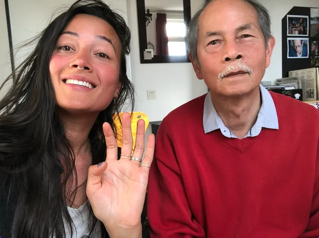 Na het verlies van haar vader aan Alzheimer startte Eva 'Je laatste feestje' om de dood bespreekbaar te maken en anderen te helpen bij hun afscheid.