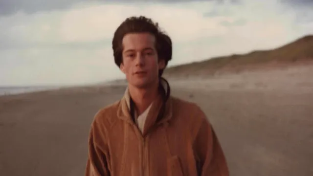 Piet Beentjes werd in april 1987 voor het laatst gezien op het eiland Texel. ’s Nachts troffen twee mannen hem bij hun thuiskomst aan op de bank, met een bord opgewarmde nasi. Daarna heeft niemand meer iets van Piet vernomen. In de nieuwste aflevering van ‘Verdwenen’ gaat presentatrice Marleen Stelling in gesprek met Toos, de zus van Piet.