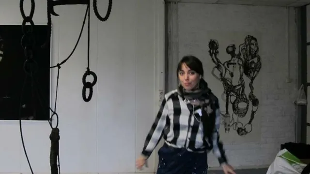 De kunstzinnige Danaë Moons reist naar Borneo om de ongerepte kracht van de jungle te ervaren.  Ze stapt samen met een gids op een boot, maar vanaf dan ontbreekt ieder spoor. Haar familie zet alles op alles om haar terug te vinden.