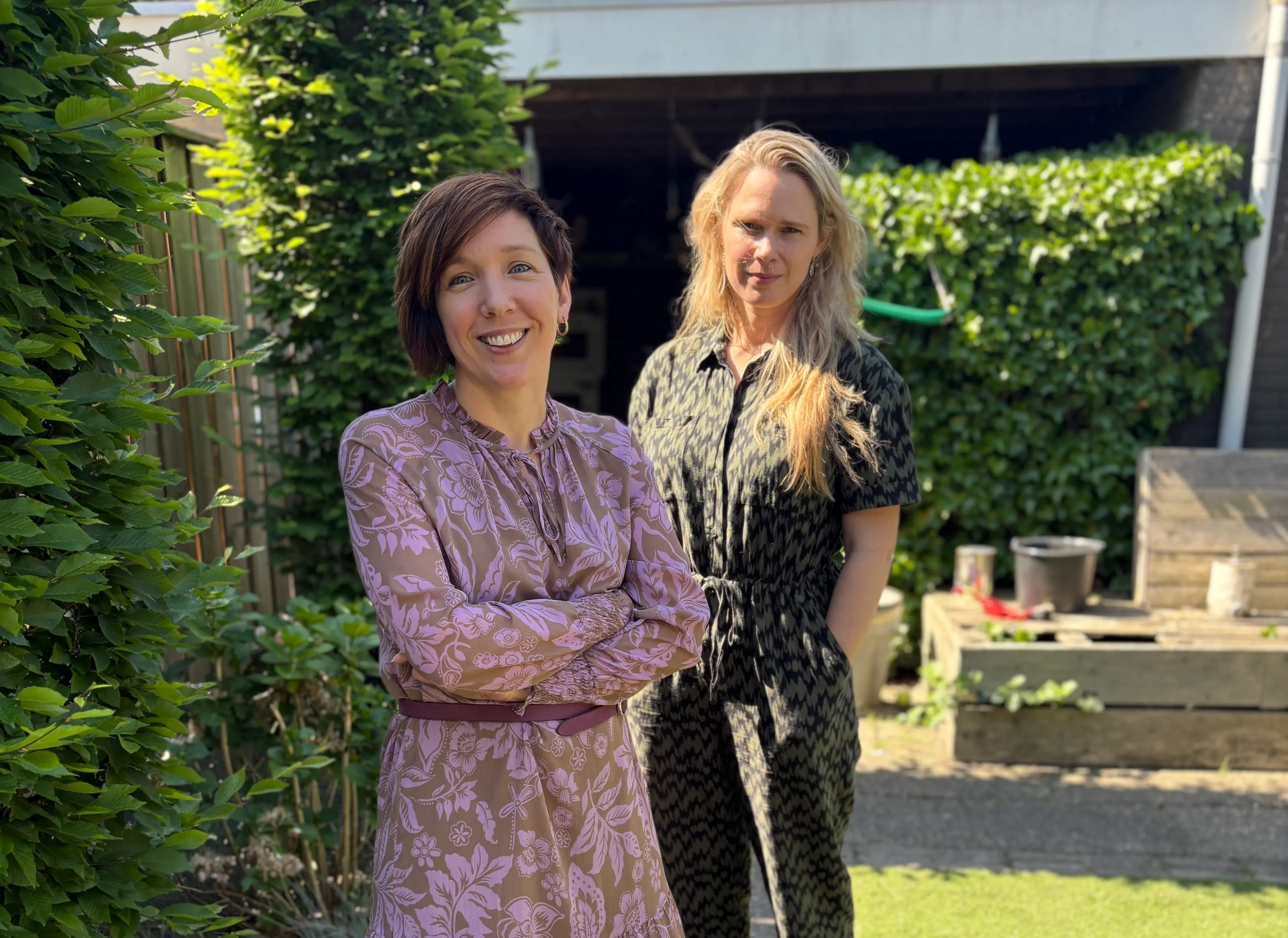 Het is een stormachtige avond op 23 januari 1988 wanneer Alie Spruit (32) vanuit de boerderij, gekleed in een rode winterjas, op haar groene fiets stapt. Die avond komt ze niet meer terug. De zorgzame moeder van vijf kinderen is in één klap spoorloos verdwenen. Zus Maria en dochter Judith vertellen in de podcast Verdwenen over de vermissing van hun familielid.