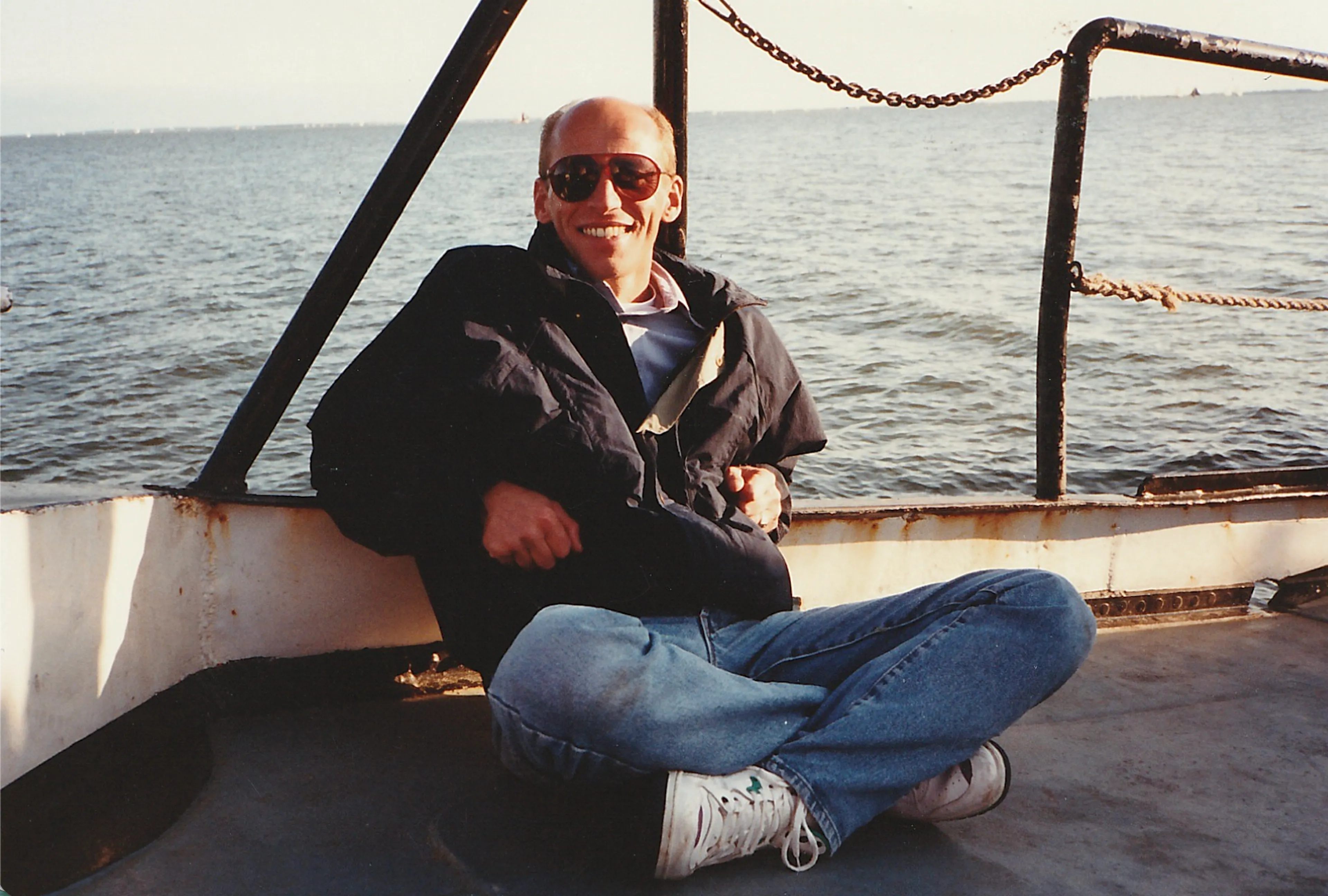 Klaas Bisschop leidt een bewogen leven en raakt vermist op de Filipijnen