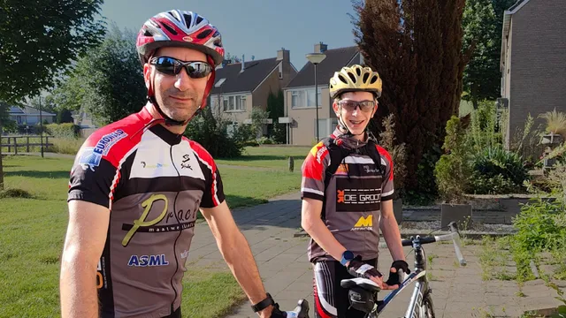 Wanneer Yoran (16) na een gezellige avond in een nabijgelegen jongerencentrum niet op tijd thuiskomt, slaat de paniek bij zijn ouders toe. Zijn fiets wordt gevonden, maar van Yoran ontbreekt ieder spoor.