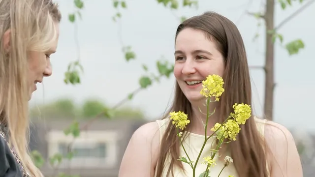 Nadat Jonnes moeder plotseling overlijdt, komt Jonne erachter dat ze onverwachts zwanger is geworden. Het leven en de dood gaan hand in hand, zeker wanneer haar vader enkele weken later sterft aan een hartinfarct.