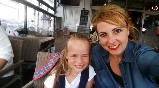 Ze heeft een liefdevolle tweede relatie, en doet het allang niet meer alleen. Toch voelt Bianca zich soms weer die vrouw uit 2015. “Alsof ze aan me zien dat ik de vrouw van die overleden man ben.”.