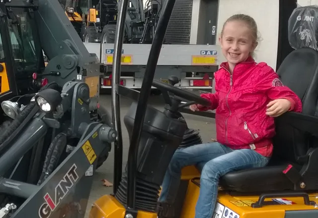 Na het verlies van zijn dochter Luna bleef het lange tijd stil rond Jurgen’s loopbaan. Nu kloppen recruiters ineens weer aan. In deze blog vraagt hij zich af: mag rouw bestaan op je cv? En kunnen werkgevers zien wat verlies ook aan veerkracht met zich meebrengt?.