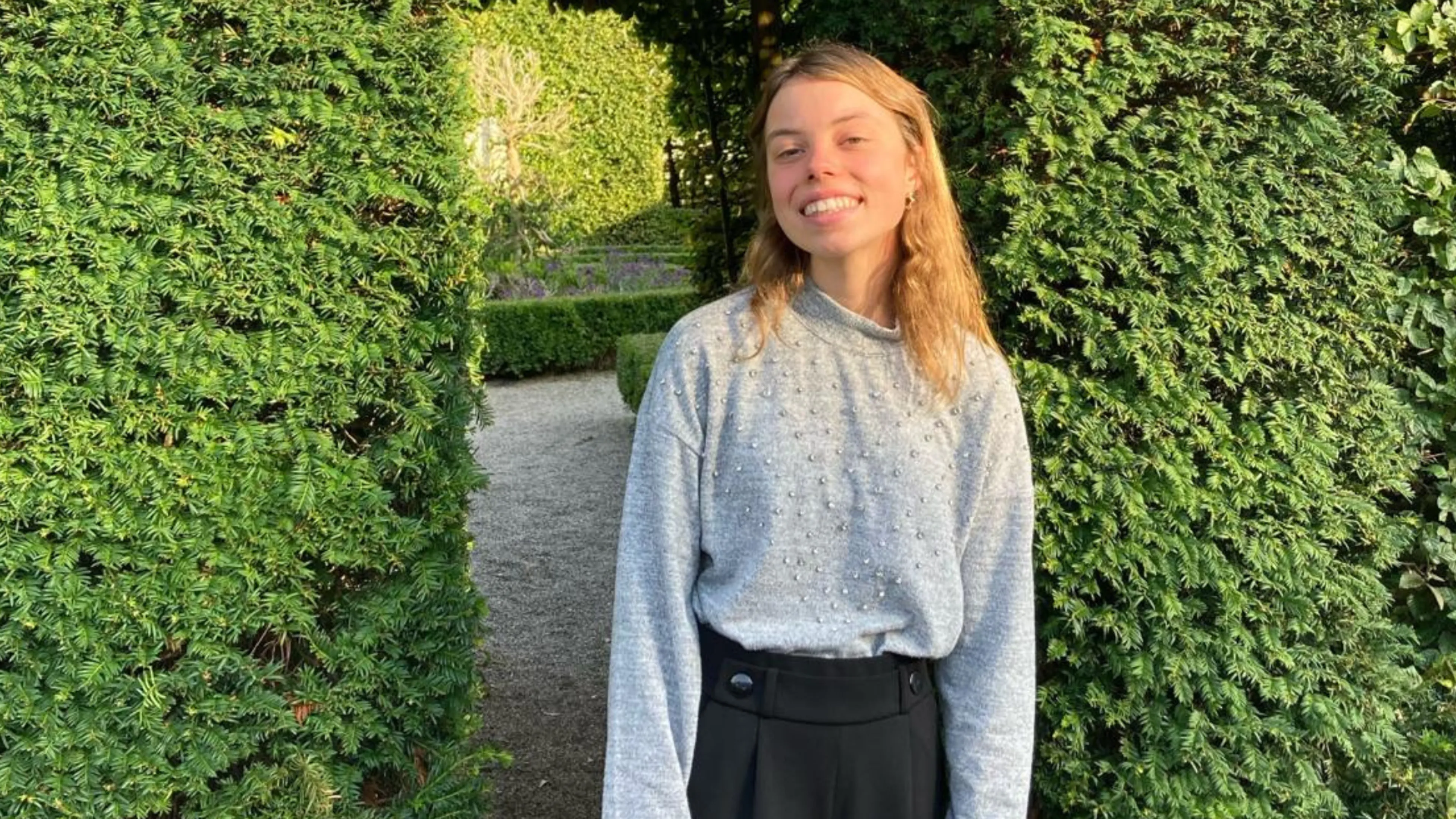 Lisa-Linde verloor haar tweelingzus: ‘Het voelt alsof ik er maar voor de helft ben’.