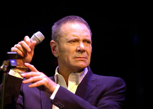 Rob de Nijs is zondag 16 maart overleden op 82-jarige leeftijd. De zanger laat een vrouw en drie kinderen na.