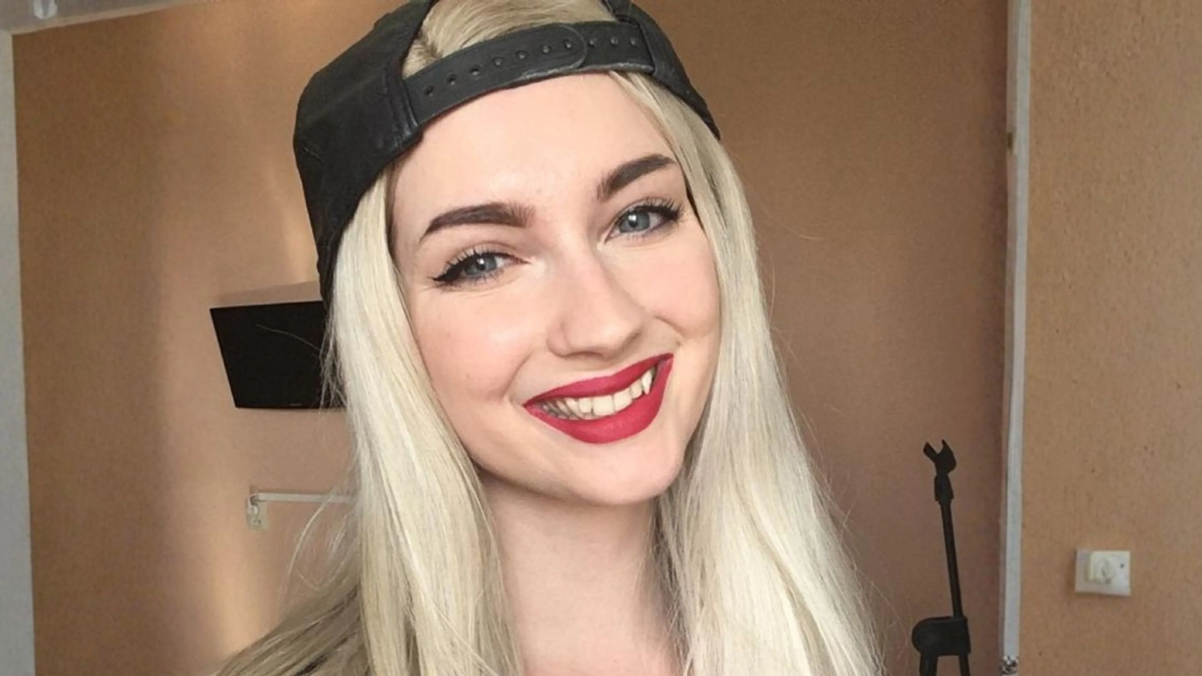 ‘Ga ik dood?’ vraagt Mira (22). ‘Please, je moet vechten,’ zegt de arts