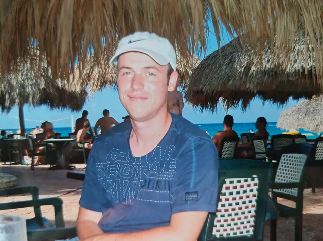 Zeventien jaar samen, zeven jaar verkering, tien jaar getrouwd. Het liefdesverhaal van Bianca en Paul - gekenmerkt door de getallen 7 en 10 - eindigde veel te vroeg. Nu hun dochter zeventien is, blikt Bianca terug.