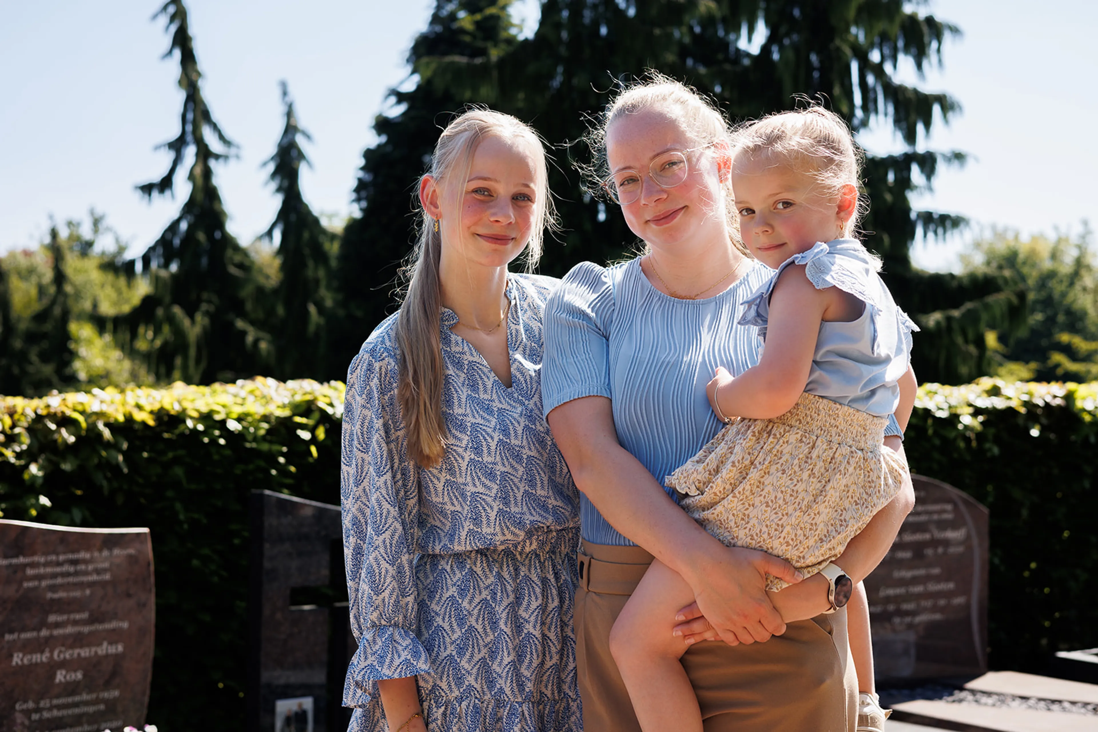 Tienerzusjes Geraldine en Nelleke uit Urk verliezen plotseling hun moeder. Ze vertellen hun verhaal in 'Ik mis je'.
