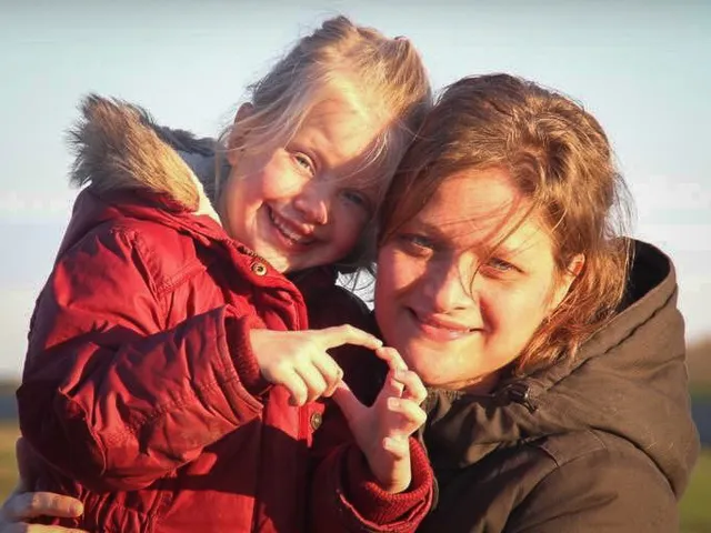 Harm en Rixte zijn twee jaar getrouwd en heel gelukkig met hun dochtertje Sjoukje Thirza, als bij Rixte borstkanker wordt vastgesteld. Ze moeten rekenen op ‘enkele maanden’, zeggen de artsen. Dat worden vijf jaren waarin Rixte vol vechtlust de behandelingen ondergaat en haar dochtertje ziet opgroeien.