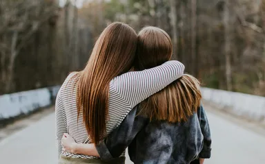 Mis je iemand? Deel jouw ervaringen met lotgenoten in onze gesprekskanalen