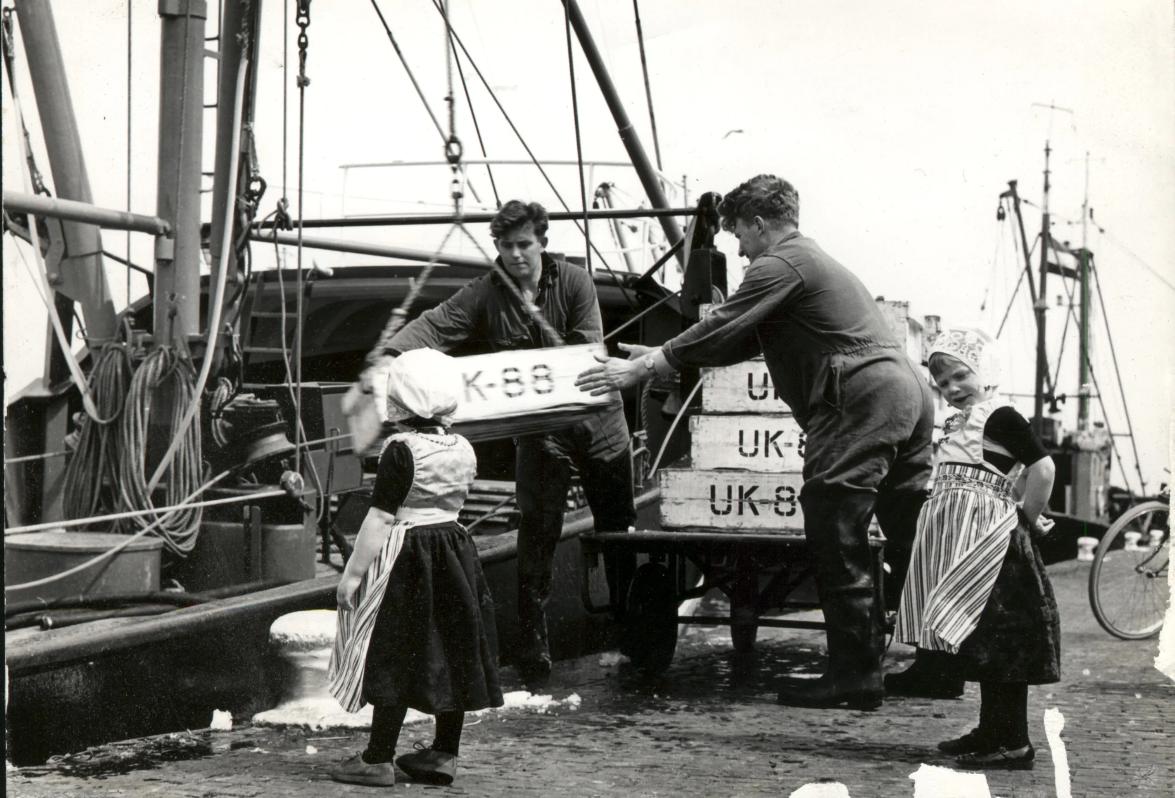 Kotter UK 91 verdwijnt op zee: het gezin van Albert Zwaan (27) blijft achter