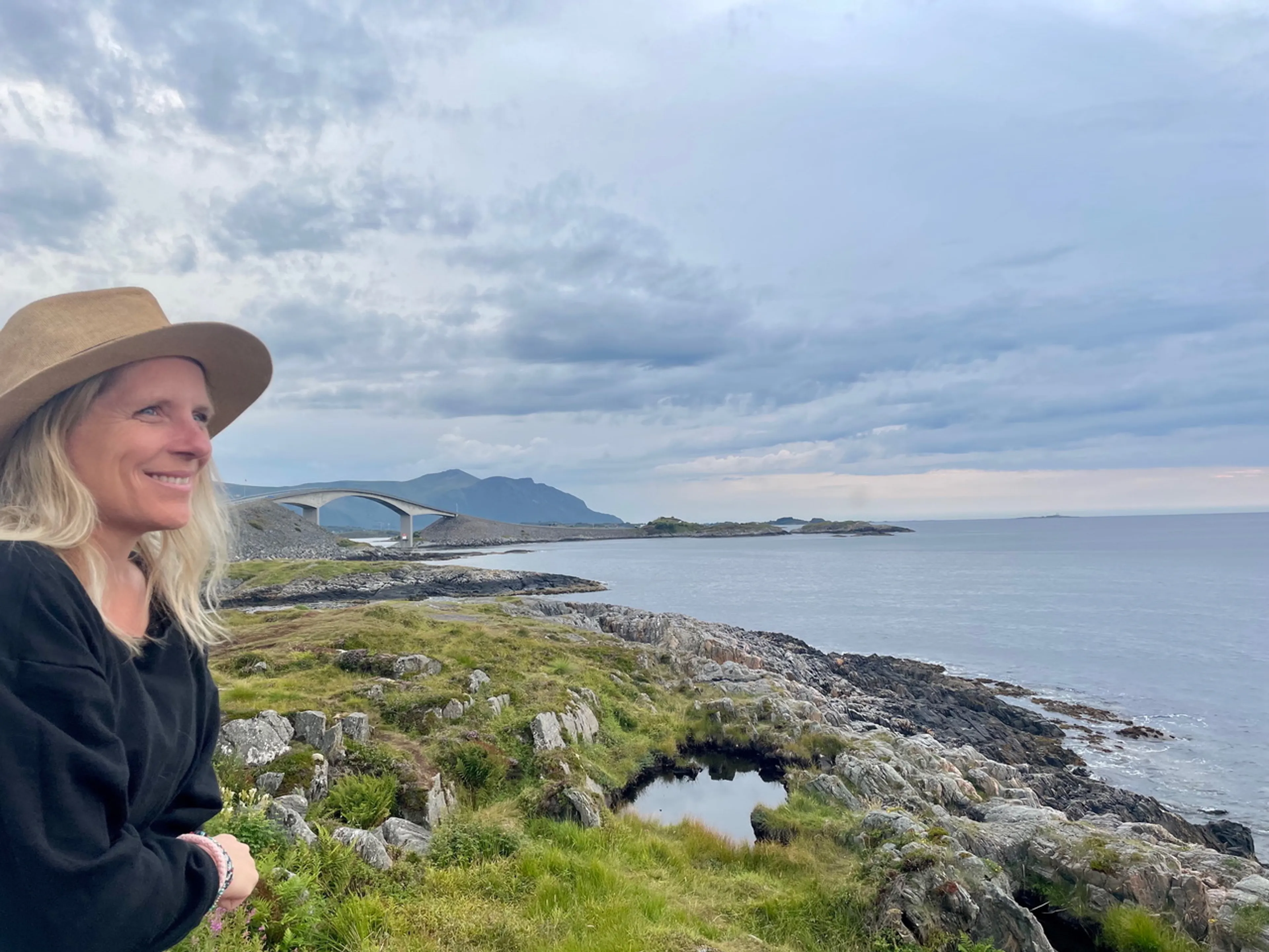 Anouk (47) werd op haar negende wees: ‘Ze werd door drie jongens van haar leven beroofd’