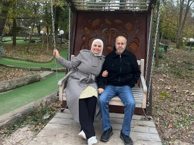 Het is hartje winter in 2024 wanneer Ahmed Oulad Sedik verdwijnt. Hij is 58 jaar, niet langer zelfredzaam en logeert bij zijn dochter Souhailla. Ze neemt tijdelijk de zorg voor haar vader over, terwijl haar moeder in Marokko verblijft. In de EO-podcast Verdwenen spreekt Marleen Stelling met Souhailla en met Ahmeds broer Abdeslam.