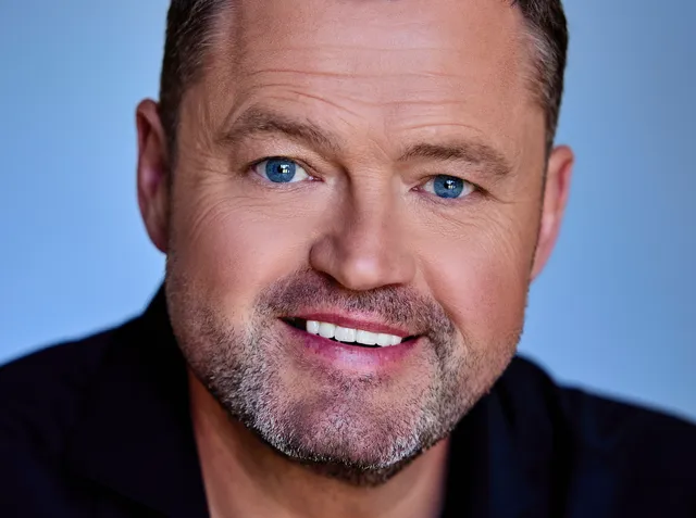 Zijn vader was zijn grootste vriend én fan. Frans Duijts vertelt in De Kist aan Kefah Allush openhartig hoe het afscheid verliep, hoe een val van 10 meter hun relatie veranderde en waarom hij sommige emoties liever niet in een lied stopt.