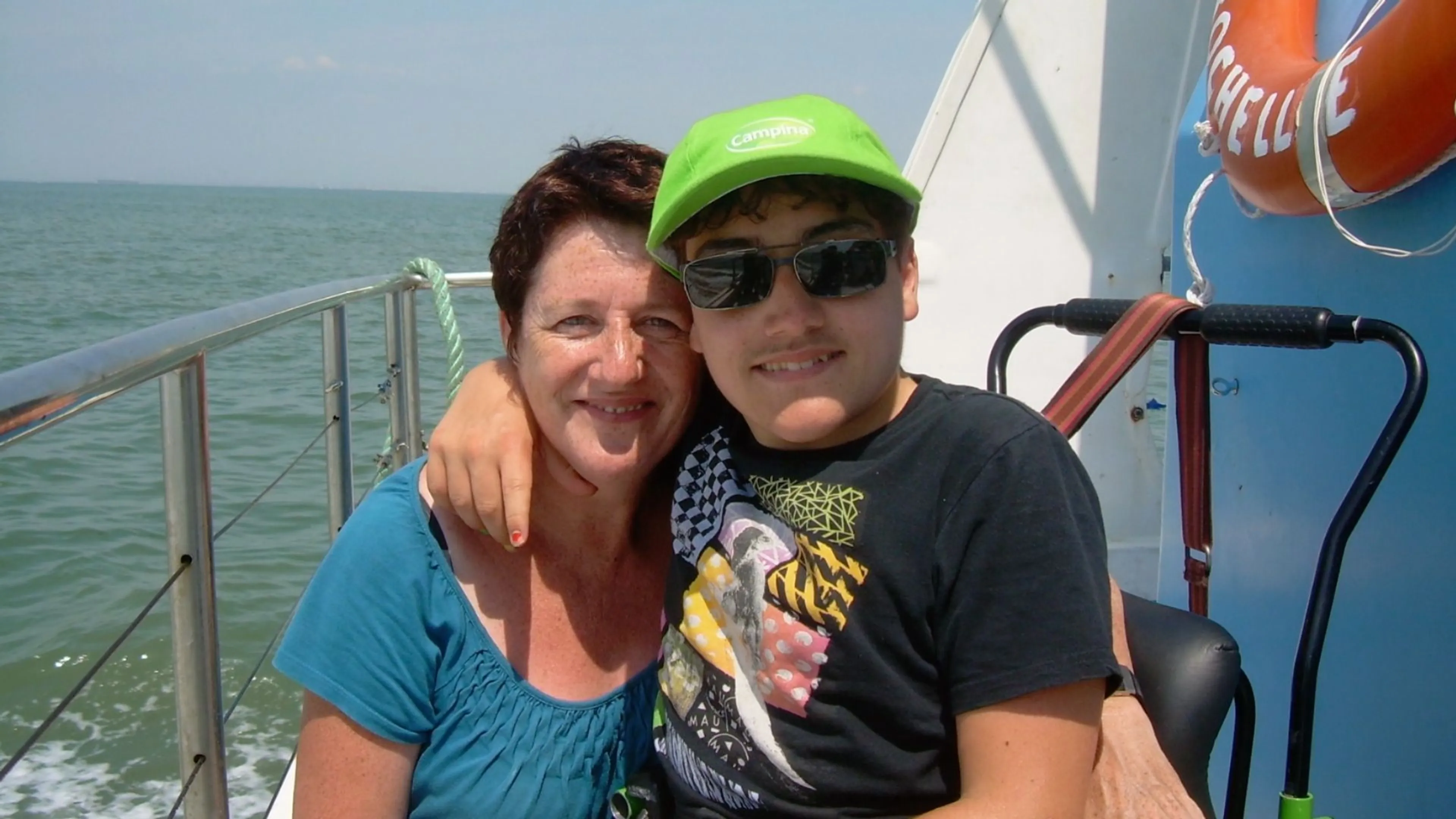 De vakantie van Els en haar zoon eindigt in een nachtmerrie: ‘Ze konden niks meer voor hem doen’