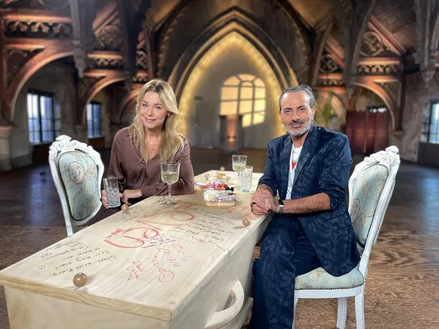 Toen ze 16 was, werd ze verliefd. Toen ze 19 was, stond ze aan zijn graf. In De Kist vertelt Froukje de Both openhartig over haar eerste liefde – en het pijnlijke verlies dat volgde.