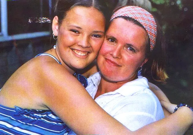 Op een gewone vrijdag slaat het noodlot toe: Franka hoort dat haar dochter Sanne, 22 jaar, levenloos is gevonden. Wat volgt, is een race tegen de tijd.