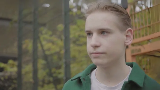 In de tweede aflevering van Jojanneke en de sextortiontapes praat Jojanneke met Kiki en Beau. Jack, de vriend van Kiki en bonusvader van Beau, pleegt zelfmoord nadat hij online wordt afgeperst met naaktbeelden. De klap voor Kiki en Beau is groot.