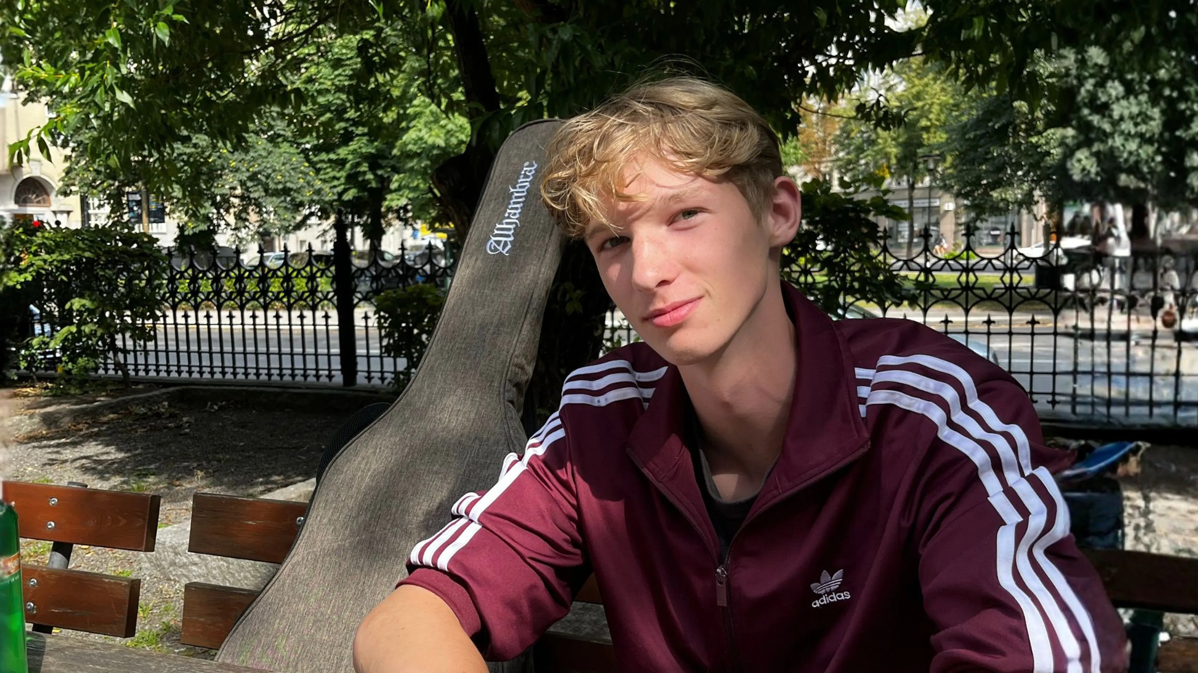 Op woensdag meldt Ossip zich ziek bij zijn atletiekvereniging - iets wat zijn vrienden niet van hem gewend zijn. Het is voor hen onvoorstelbaar dat hij ziek is en een intensief behandelproces zal moeten ondergaan. Toch wordt dit Ossips nieuwe werkelijkheid, totdat een routineoperatie een abrupt einde aan zijn leven maakt: "Ik kon het gewoon niet geloven."