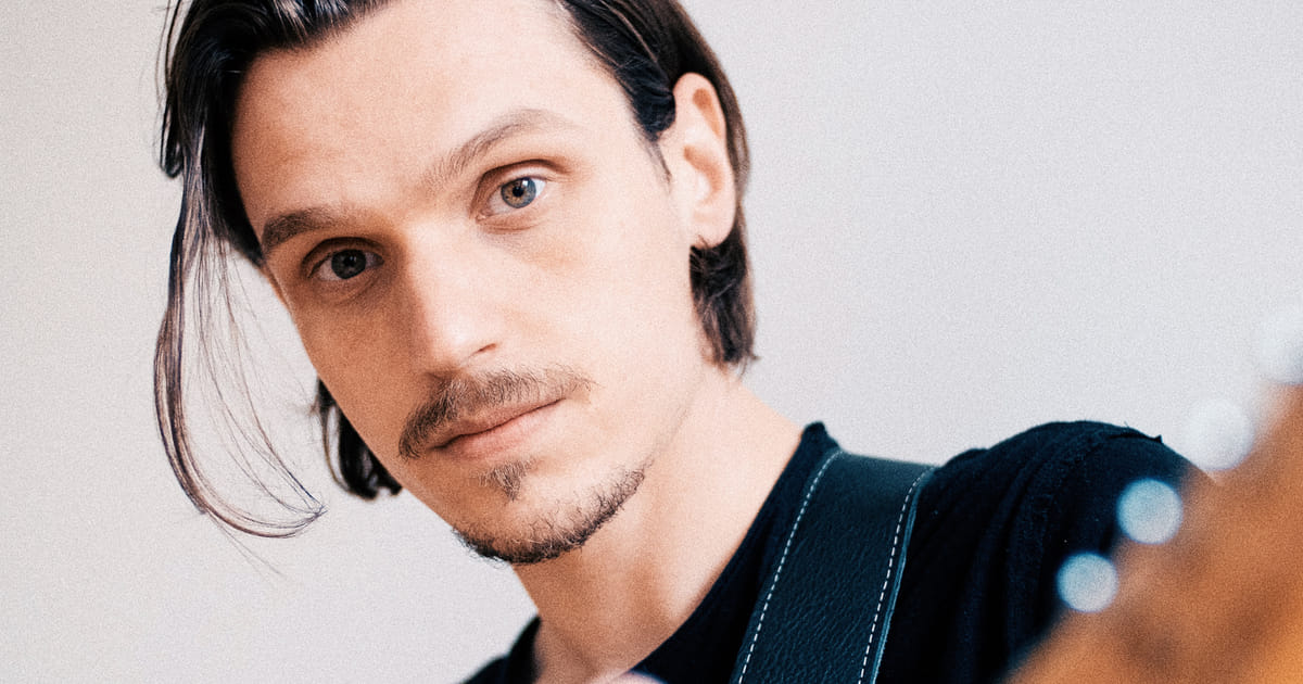 Patrick Droney zingt 'Rouw is als glitter' in zijn lied Ik mis je