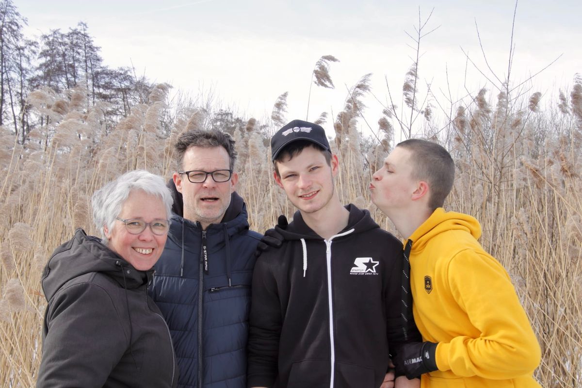 Kevin (22): ‘Ik ben geen dokter, maar dit kan ik nog voor hem doen’