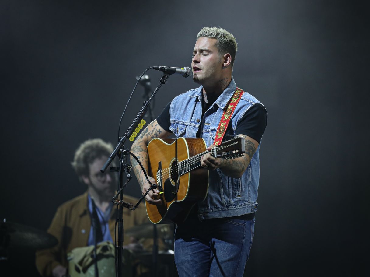 Te vroeg geboren zoontje van Douwe Bob en Anouk overleden: ‘Onze lieve, kleine Gabriël’