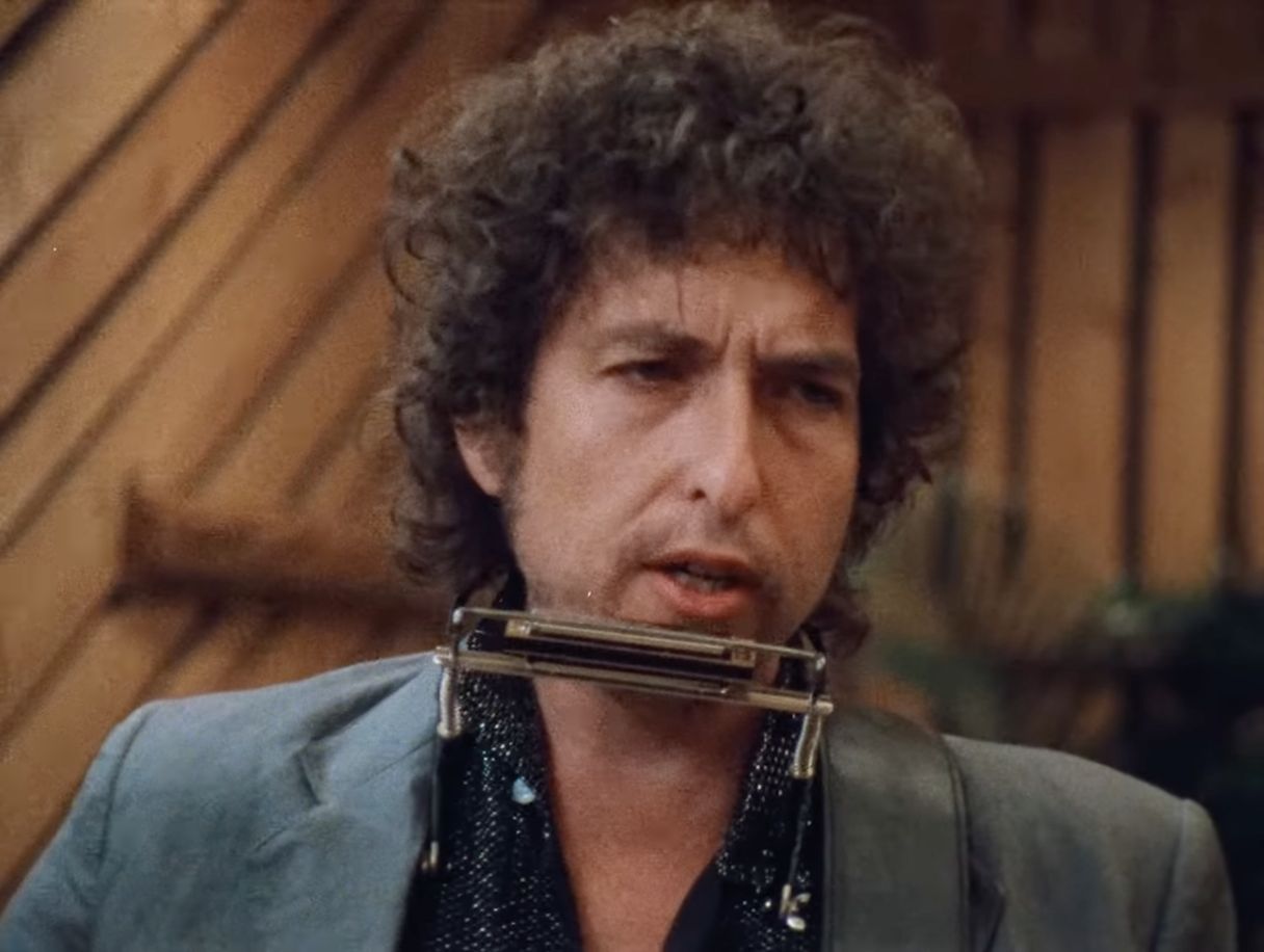 Bob Dylan zingt over de pijn van rouw in ‘Not Dark Yet’ | Lied