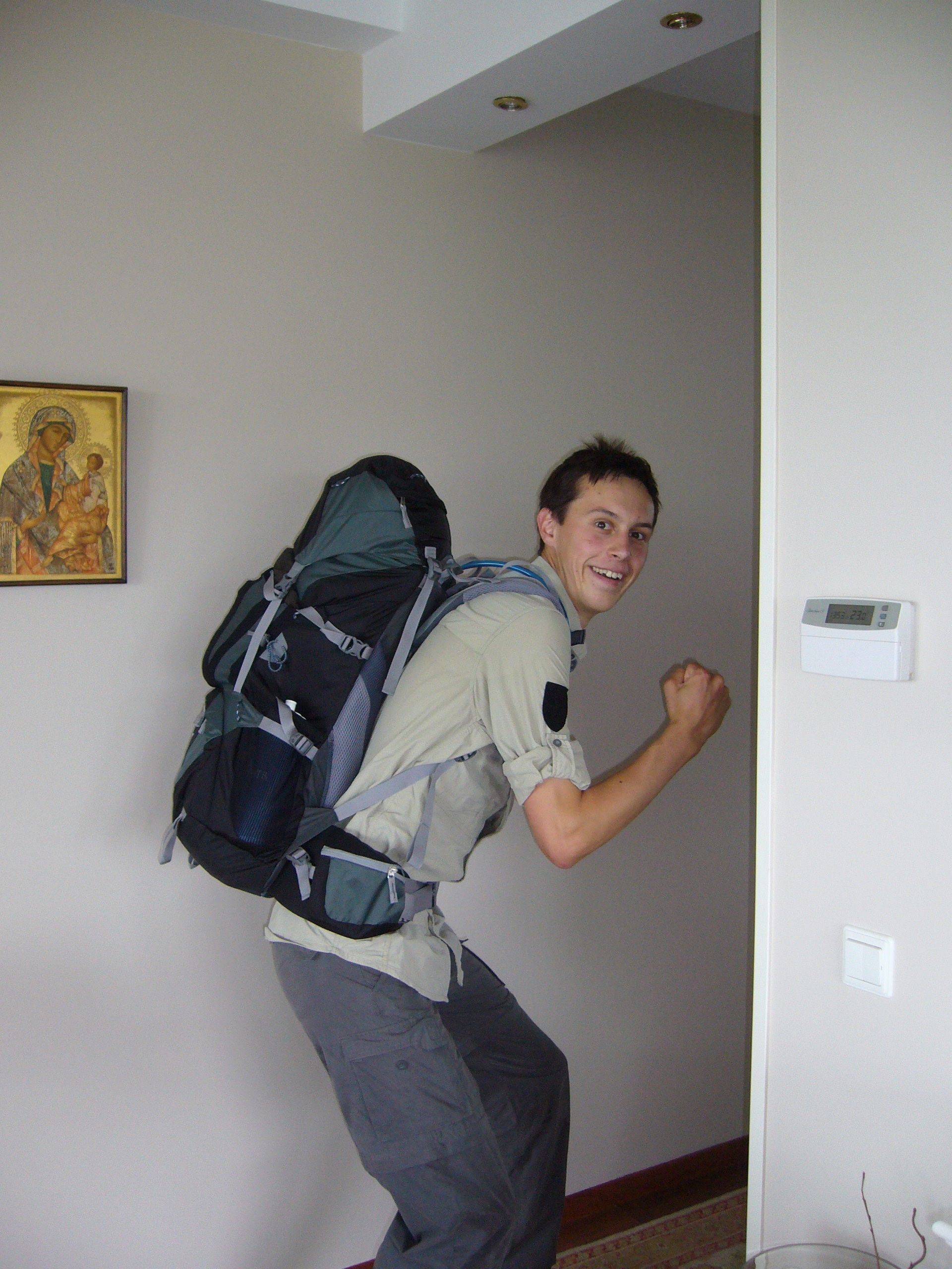 Arie Pieter met backpack
