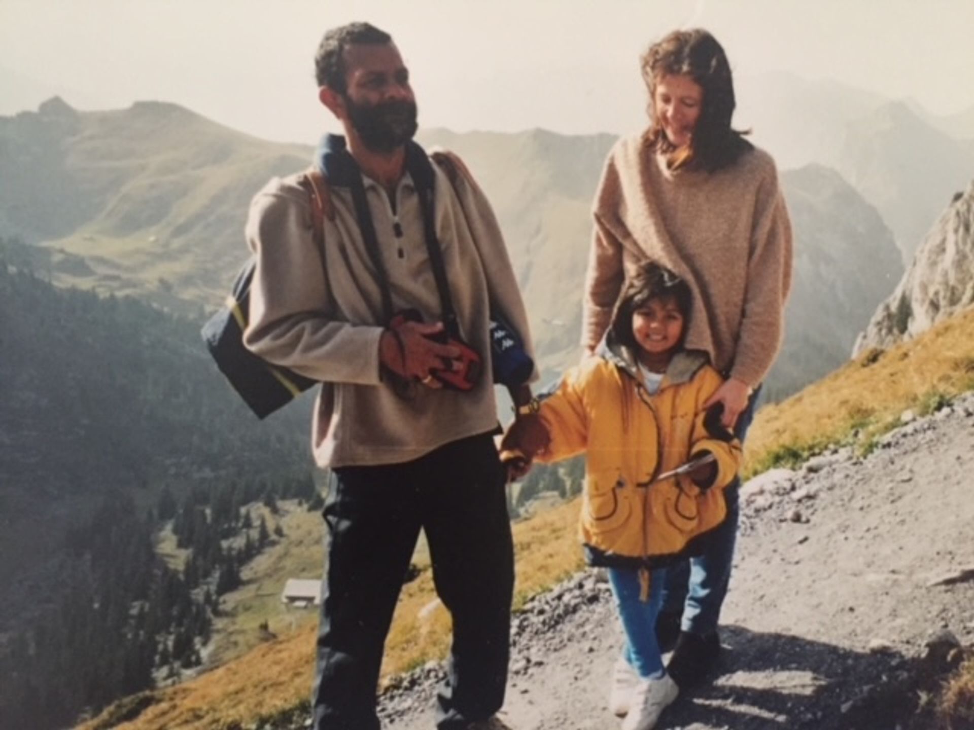 Marchi met haar ouders in de bergen