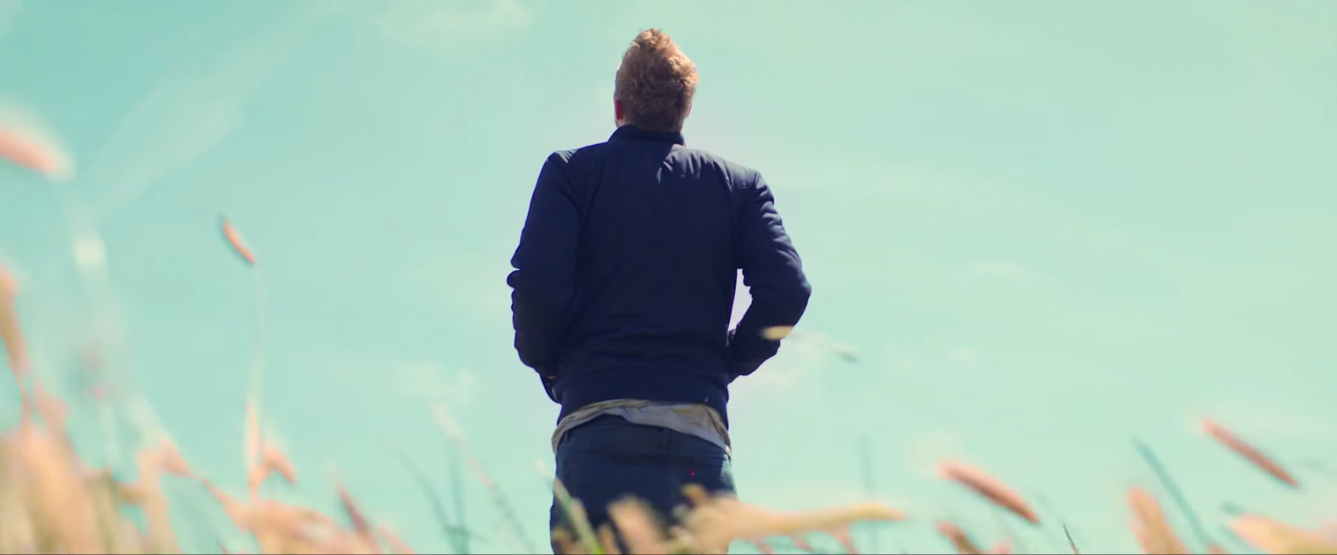 Joshua Nolet in de videoclip van ‘In Your Arms’