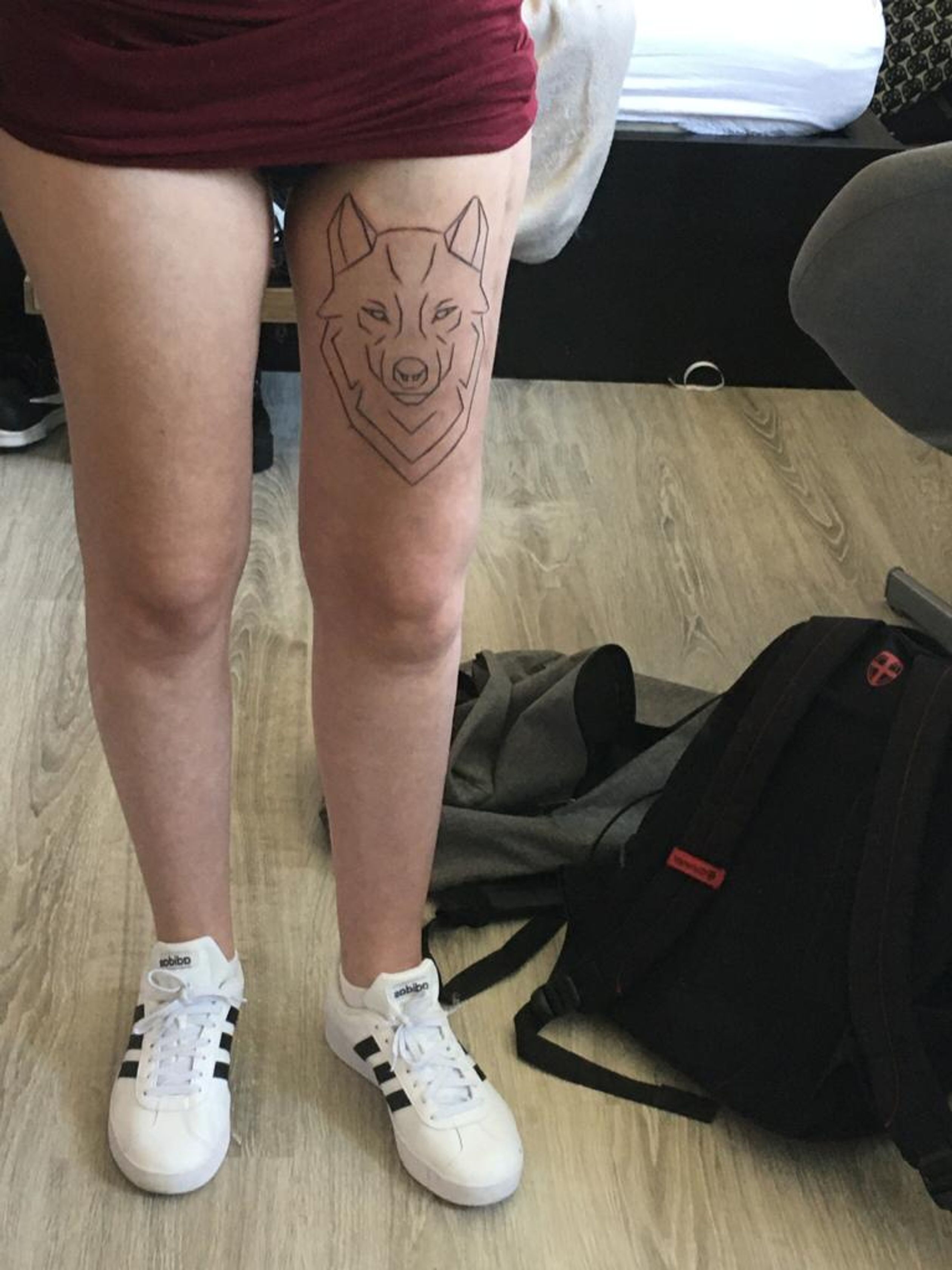 Tattoo van een wolf op Mira's been