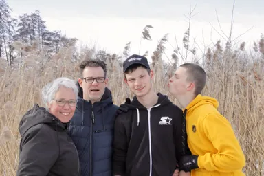 Kevin (22): ‘Ik ben geen dokter, maar dit kan ik nog voor hem doen’