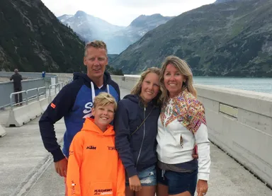 Cornelie verliest haar man Herdi tijdens hun vakantie in Thailand