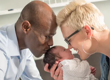 Marjolein begraaft haar man op de laatste dag van haar zwangerschapsverlof