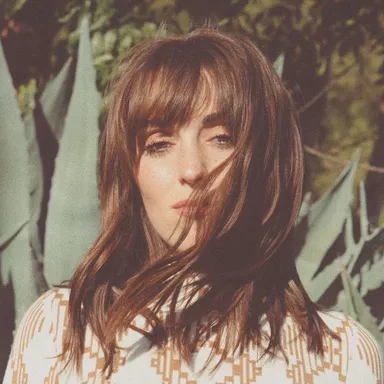 ‘Dancing with your ghost’ van Sasha Sloan – Over de angst om na verlies opnieuw lief te hebben | Lied