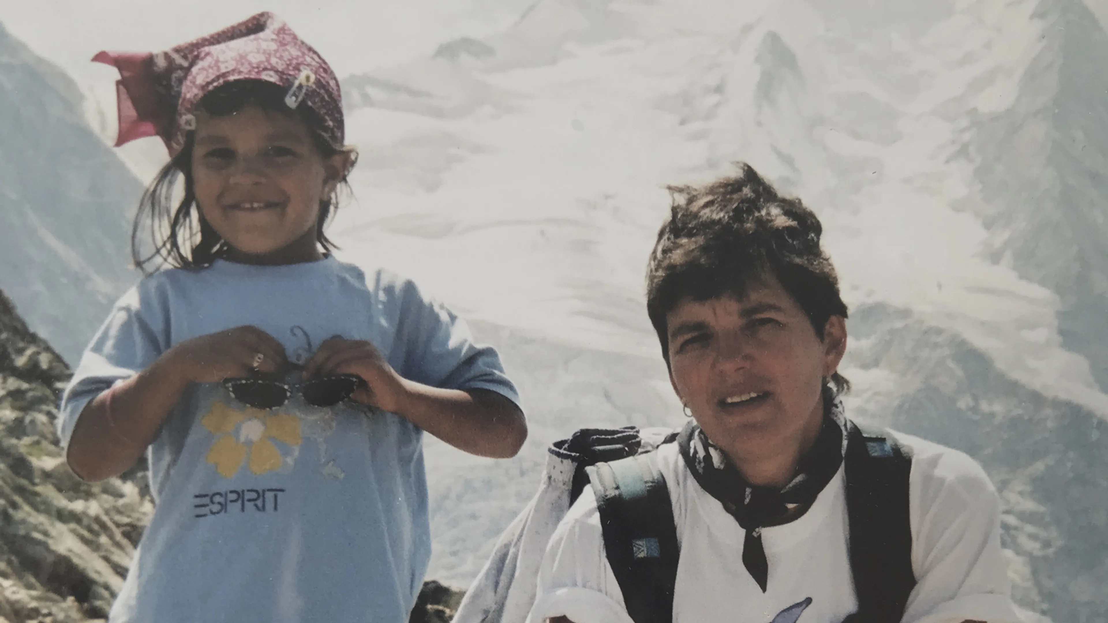 Vareen werd wees op haar 20e: ‘Ik kreeg het gevoel dat ik er niet helemaal bij hoorde’