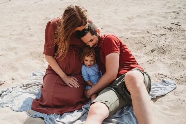 Als Marjolein Jacobs zwanger blijkt van een tweeling, kan ze haar geluk niet op. Maar na complicaties blijkt Faye overleden en wordt Linde veel te vroeg geboren. “Het verdriet is net zo echt, ook al heeft ze niet buiten mijn buik geleefd.”.