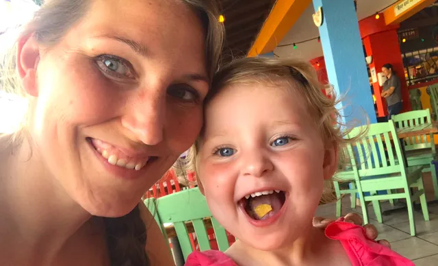 Als Ingeborg en haar man Tim naar Aruba verhuizen, willen ze daar meer tijd met het gezin doorbrengen. De tijd met hun jongste dochter Fay (3) is helaas veel korter dan zo ooit hadden gedacht.