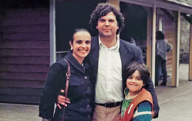 Hoe overleef je het leven zonder je kind? Mirjam Rotenstreich beantwoordt die vraag nog elke dag, nadat haar zoon Tonio omkomt door een verkeersongeval.