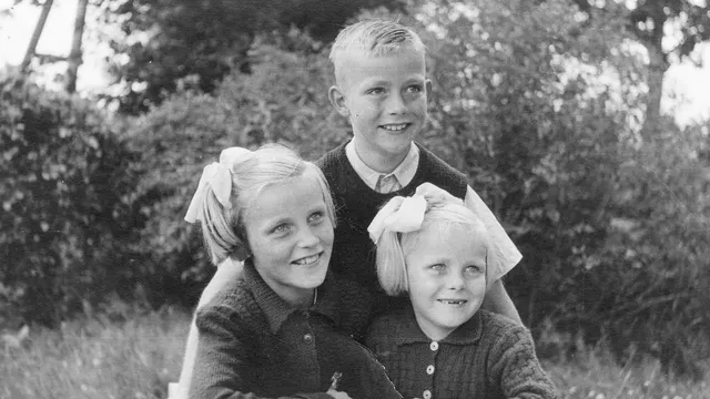 Jannie met haar broer en zus.