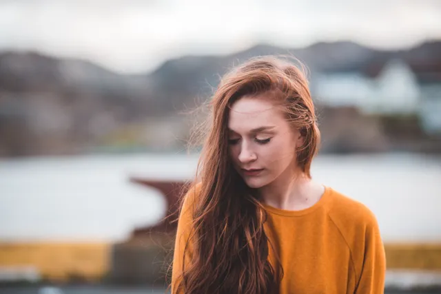 Als Elisjèva wél haar gemis deelt vragen mensen haar vaak hoe dat komt. Want, er moet vast een aanleiding zijn om haar moeder te missen tòch?.