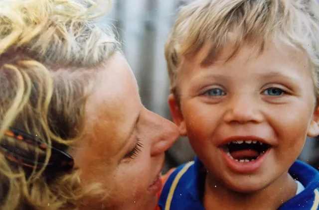 De jonge Quincy met zijn moeder.