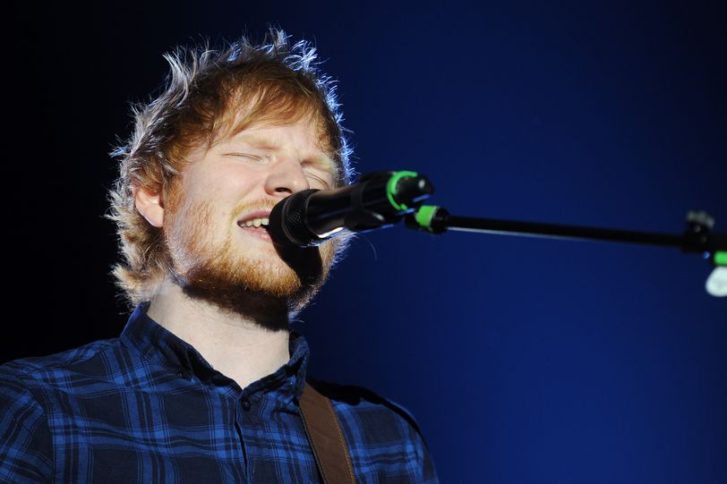 Ed Sheeran zingt 'Supermarket flowers' voor zijn zieke oma, vlak voor ze overlijdt