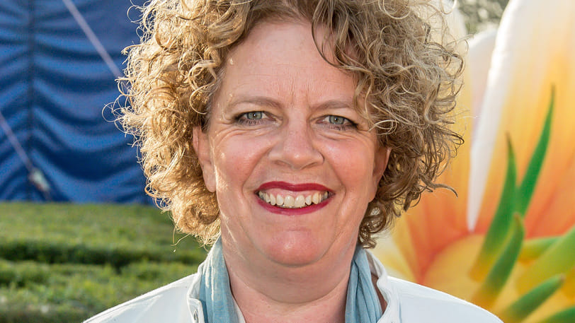 Brigitte Kaandorp neemt afscheid van haar goede vriend met 'Zeewind' | Songtekst