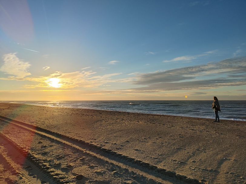Rouwverwerking: ‘Waarom wandelen op het strand helend kan werken’